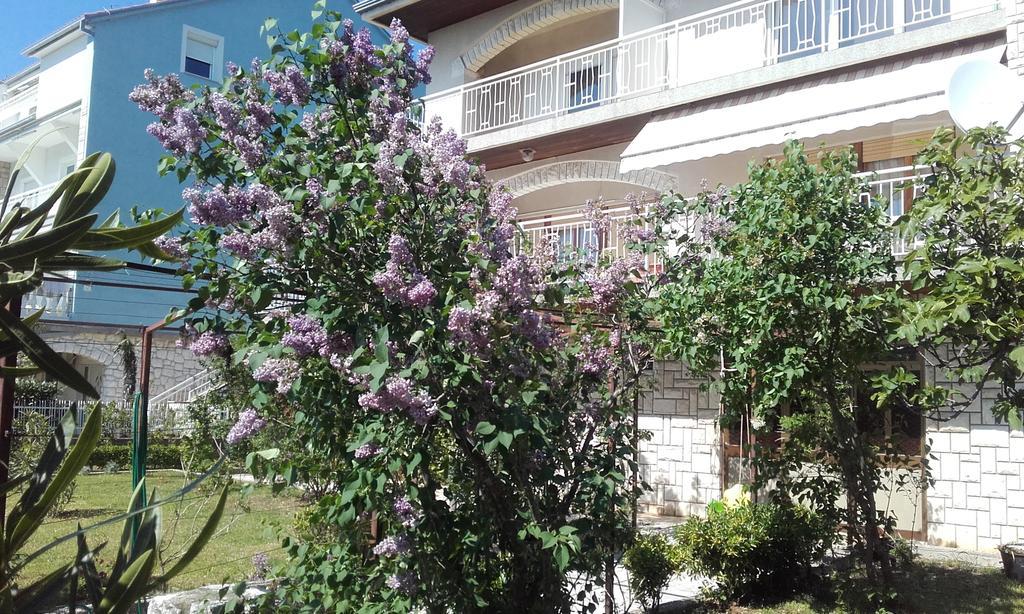 Apartment Lucija Dramalj Exterior photo